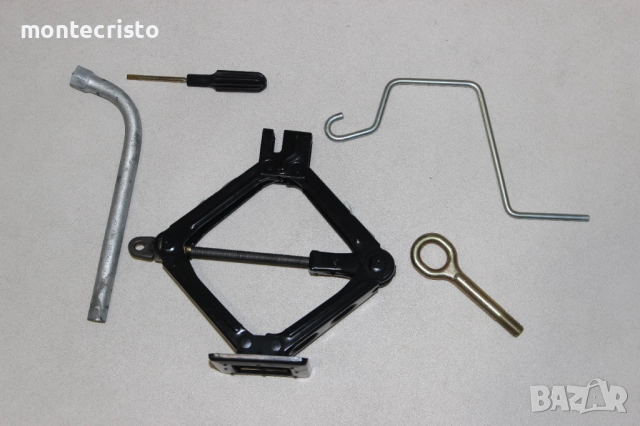 Авариен комплект крик Fiat Grande Punto (2005-2012г.) ключ за гуми / кука за теглене, снимка 2 - Аксесоари и консумативи - 52811640