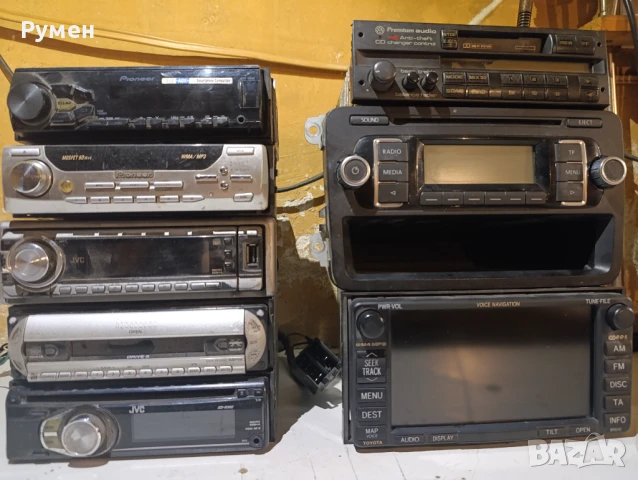 8 броя автомобилни медии