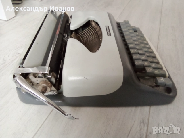 Германска пишеща машина Neckermann, снимка 4 - Антикварни и старинни предмети - 52890914