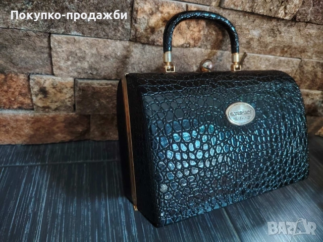 Versace оригинална дамска чанта версаче стара чанта ама лачена, снимка 2 - Чанти - 54169199