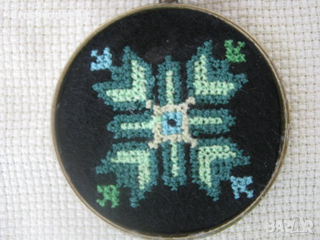 Бродирани бижута с шевици 2, снимка 12 - Колиета, медальони, синджири - 29697661