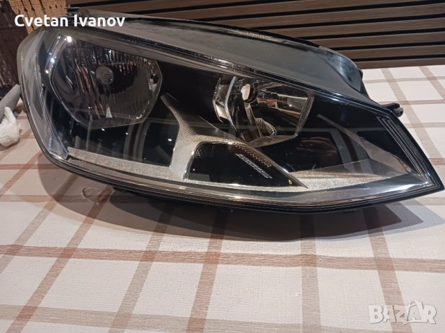 Десен фар Голф 7