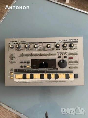 Roland MC-303 синтезатор 