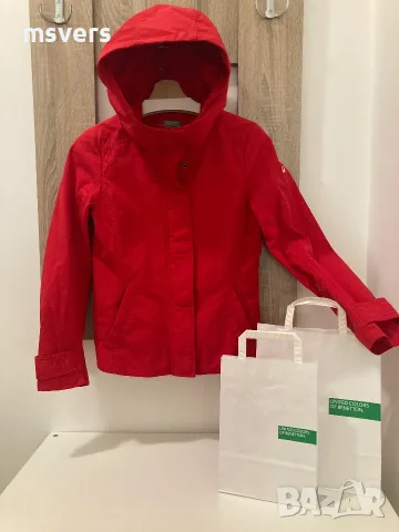 Яке на Benetton, червено