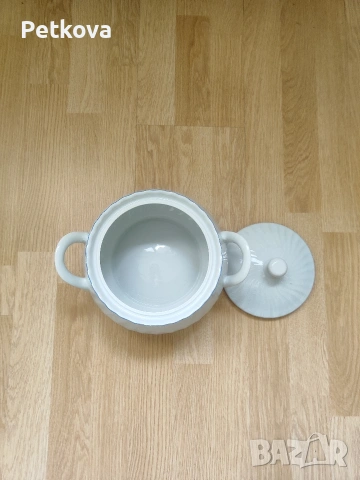 Порцеланов супник, снимка 3 - Прибори за хранене, готвене и сервиране - 53955676