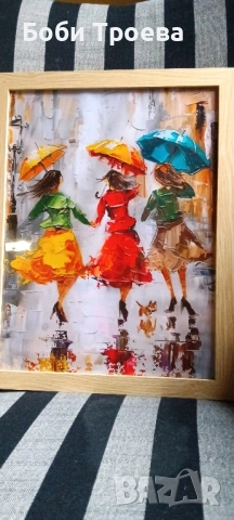 Ярки момичета с чадъри в дъждовен ден, 30 см.x 40 см Вертикална стенна декорация