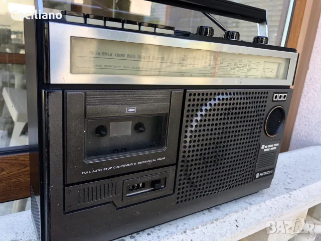 Hitachi TRK-5320E, 
радиокасетофон произведен през 1978г.-Работещ!