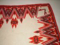стара рьчно бродирана ленена покривка -каре  червена бродерия, снимка 4