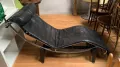 Cassina Le Corbusier LC4 шезлонг с черна кожа, снимка 6