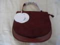 Дамска луксозна чанта, изработена от тъмночервен лак и кадифе, снимка 1 - Чанти - 34411890