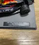Колекционерски болид Red Bull F1 RB18 (2022) Max Verstappen 1:43 с витрина и пилот, снимка 3