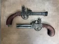 Чифт декоративни пищови №6958 Чифт кремъчни пистолети изработени от метал с дървен приклад. Механизм, снимка 1