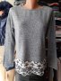 Сива пухкава и мекичка блуза с дантела за гръдна обиколка 120см, снимка 1 - Блузи с дълъг ръкав и пуловери - 30631585