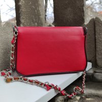 Малка червена дамска чанта, за носене през рамо. 17лв, снимка 4 - Чанти - 32193379