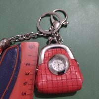 Модерен ключодържател кожена чанта с часовник и пискюл много красив - 17803, снимка 4 - Други - 31226544