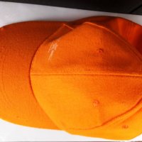 Унисекс (дамска/мъжка) шапка с козирка - оранжева, снимка 1 - Шапки - 37549314