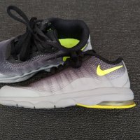 Маратонки Nike Air, снимка 2 - Детски маратонки - 31880560