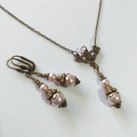Красив бронзов Викториански Перлен комплект с розови кристални перли , снимка 6 - Бижутерийни комплекти - 40710038