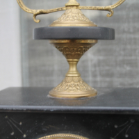Френски настолен мраморен часовник , снимка 3 - Антикварни и старинни предмети - 44716447