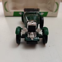 Метална количка Bentley 4.5ltr Corgi 1:43, снимка 2 - Колекции - 35028989