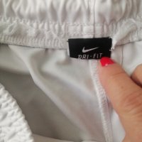 Гащи Nike , снимка 2 - Къси панталони - 40380175