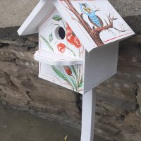 рисувани дървени къщички за птици със стойка, снимка 4 - Декорация за дома - 28855149