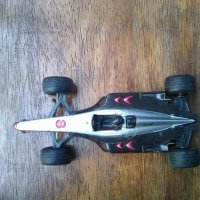 Модел на състезателна кола от Формула - 1, снимка 2 - Колекции - 38796378