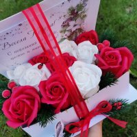 Кутия тип книга със спапунени рози страхотен подарък за предстоящите  празници, снимка 1 - Коледни подаръци - 38104913
