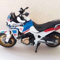 Мотор HONDA Afrika Twin Adventure Bburago 1:18, снимка 2 - Колекции - 44212835