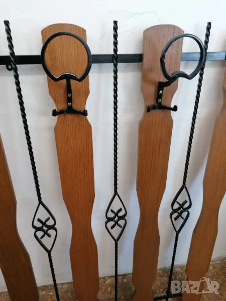 Ретро закачалка за стена в комбинация от дърво и ковано желязо.Размери 118/81см. Цена 125 лв., снимка 1