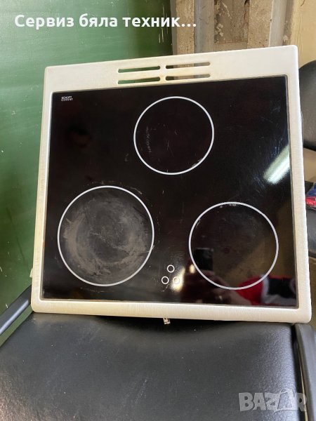 Продавам перфектен керамичен плот с трите котлона и ключовете за управлението на печка Beko, снимка 1