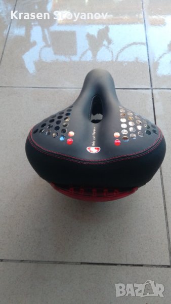 Седалка за велосипед с вградени светлини, снимка 1