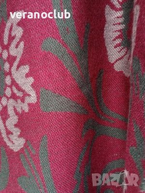 Голям Дамски шал Тъмночервен, снимка 1