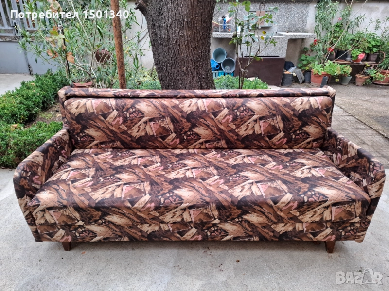 Продавам дървен растегателен диван , снимка 1