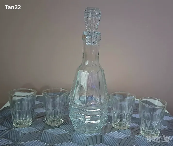 Шише с 4 чаши, снимка 1