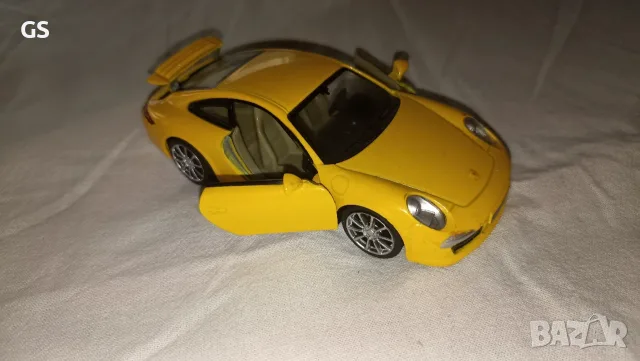 Продавам метална количка Porsche 911 Carrera S
