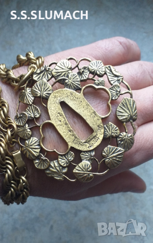 Старинен медальон AVAIL, снимка 1