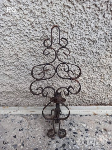 Автентичен свещник от ковано желязо , снимка 2 - Антикварни и старинни предмети - 40054142