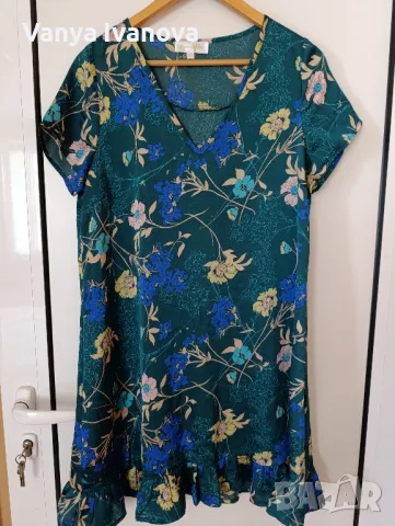 Зелена рокля на цветя с лек ефект на сатен, снимка 2 - Рокли - 50313844