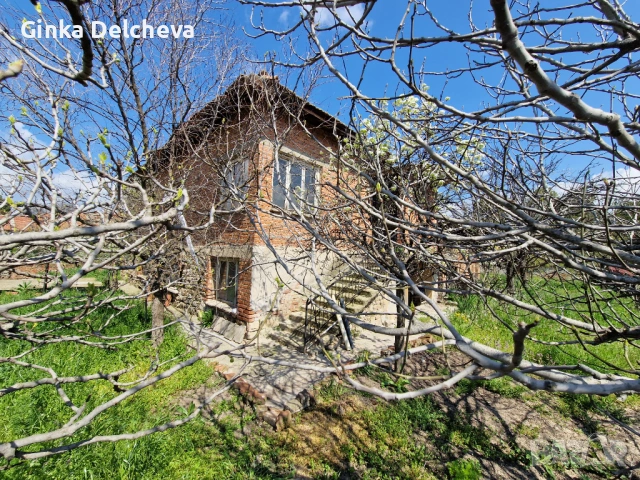 Продавам двуетажна къща с голям двор в ТОП центъра на Харманли!, снимка 9 - Къщи - 51320314