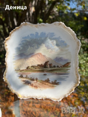 Замъкът Инверлохи.  Декоративна порцеланова чиния с вълнообразни ръбове и златиста украса.  , снимка 2 - Декорация за дома - 51478907