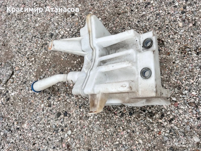 85310-05141. Казанче течност чистачки за Тойота Авенсис T27 комби. 2012-2015г, снимка 4 - Аксесоари и консумативи - 50505457