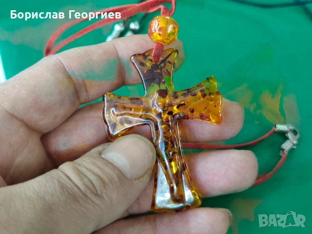 Медальон от кехлибар кръст, снимка 3 - Колиета, медальони, синджири - 52989516