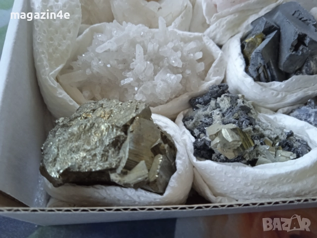Sale, Кутия с минерали от България,естествени кристали и камъни, за колекционери геолози любители, , снимка 2 - Колекции - 51854584