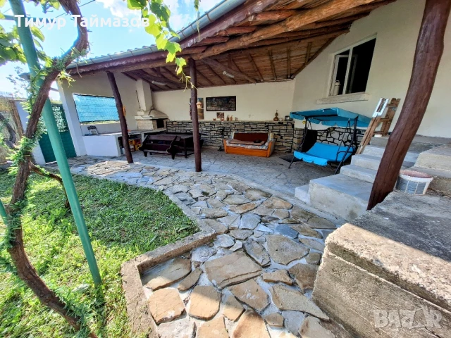 Голяма къща обзаведена отремонтирана до гора 1 място 2 парцела тихо малко село , снимка 4 - Къщи - 50166127