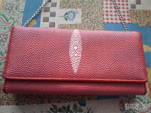 Дамско портмоне чантичка с къса синджирена дръжка