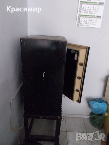 ПродаМетална каса/огнеопорна/, снимка 2 - Сейфове и каси - 52545778