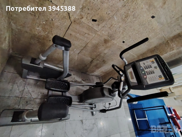 Професионален крос тренажор за фитнес Matrix, снимка 3 - Фитнес уреди - 52940202