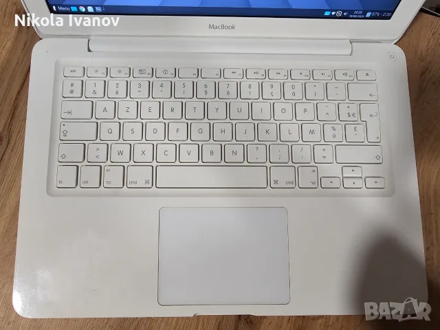 БЯЛ Apple MacBook 13" A1342 late 2009 Core 2 Duo 2.26Ghz| 8GB RAM | 128GB SSD | Зарядно | 2.5ч. Бат, снимка 3 - Лаптопи за дома - 55729931