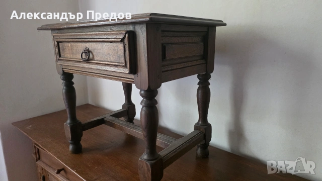 Старинно нощно шкафче 